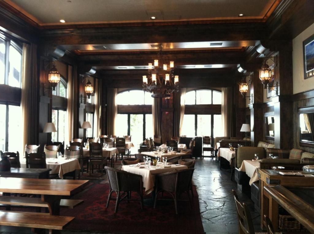 West Shore Cafe And Inn Homewood Екстериор снимка